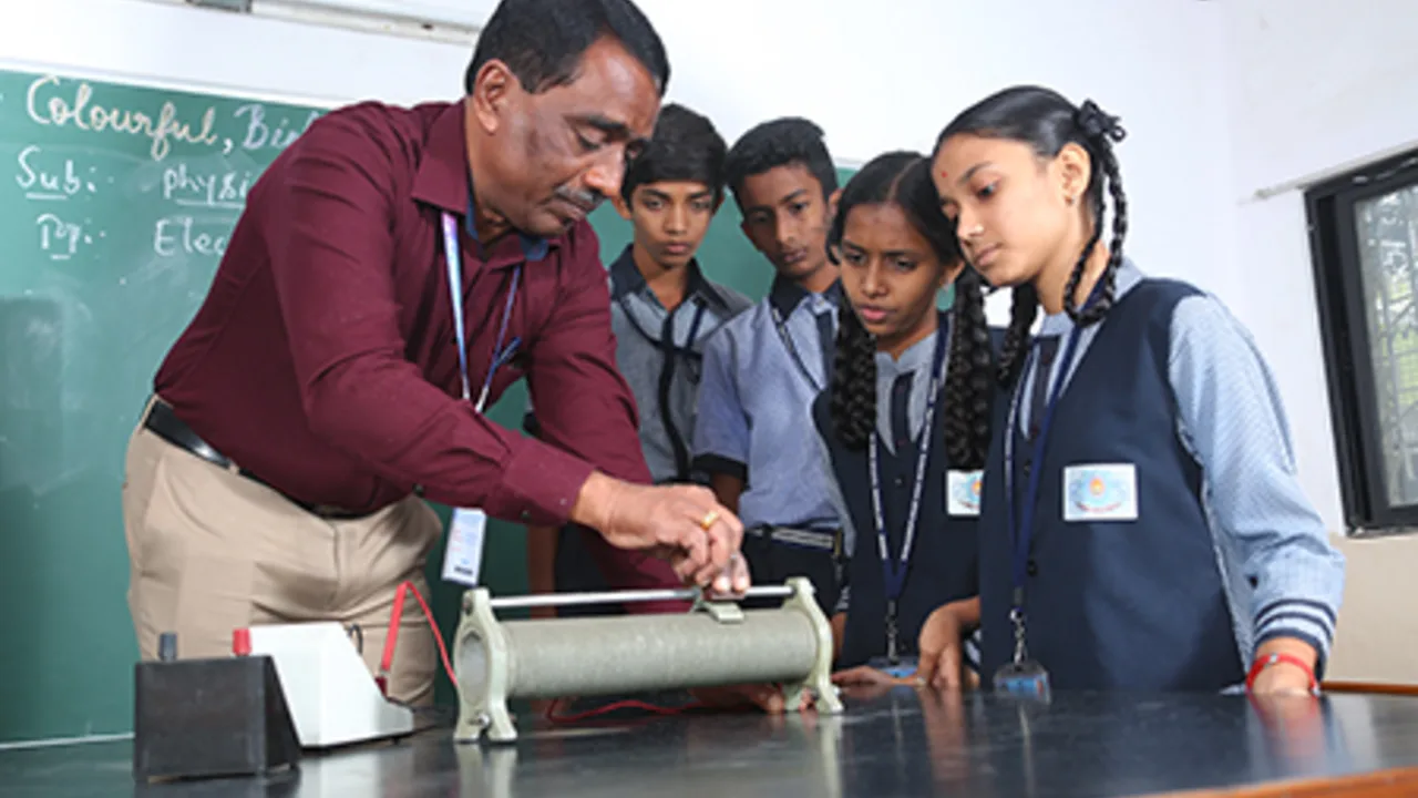 Campus of Seshadripuram High School, Seshadripuram